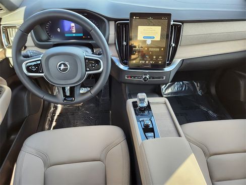 New 2026 Volvo XC90 B5 Core image 2