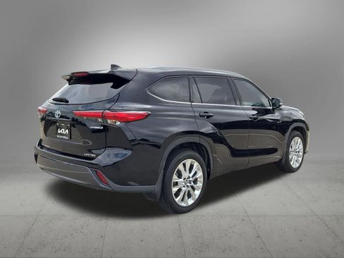 Used 2023 Toyota Highlander Limited FWD image 6