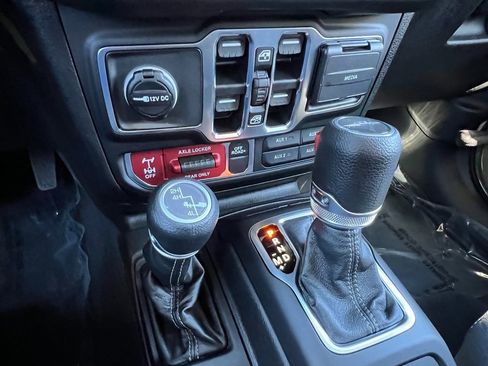 New 2025 Jeep Gladiator Willys image 26