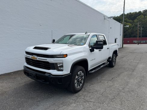 Used 2024 Chevrolet Silverado 2500 Custom w/ Custom Value Package AWD/4WD image 1