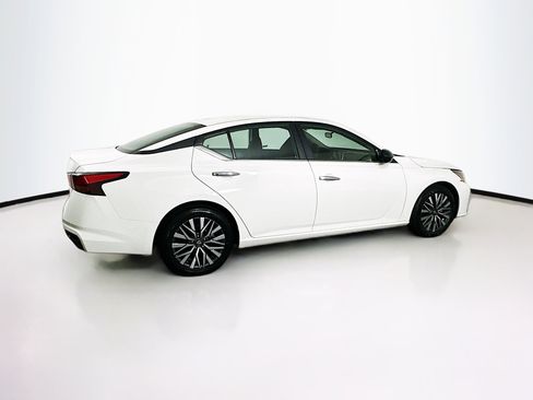 Used 2025 Nissan Altima 2.5 SV FWD image 10
