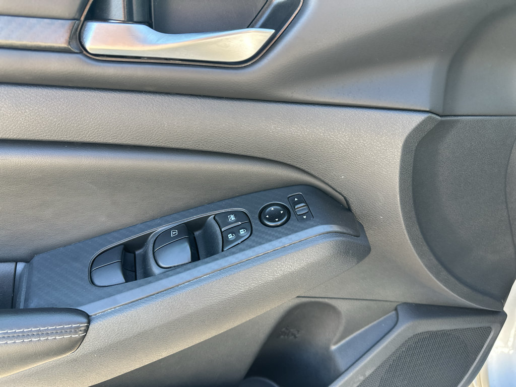 Used 2024 Nissan Altima 2.5 SV FWD image 12