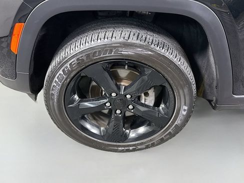 Used 2023 Jeep Grand Cherokee Altitude AWD/4WD image 37