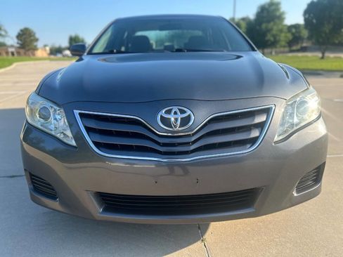 Used 2011 Toyota Camry LE FWD image 3