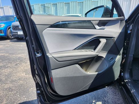 New 2025 Volkswagen Tiguan SE image 12