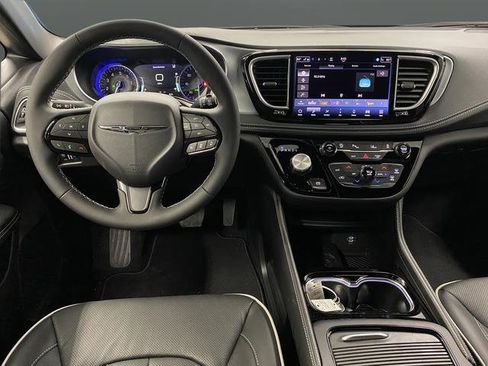 New 2026 Chrysler Pacifica Limited w/ S Appearance Package AWD/4WD image 5