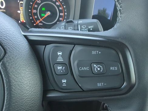 Used 2025 Jeep Wrangler Unlimited Rubicon w/ Convenience Group AWD/4WD image 36