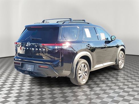 Used 2023 Nissan Pathfinder SV image 3