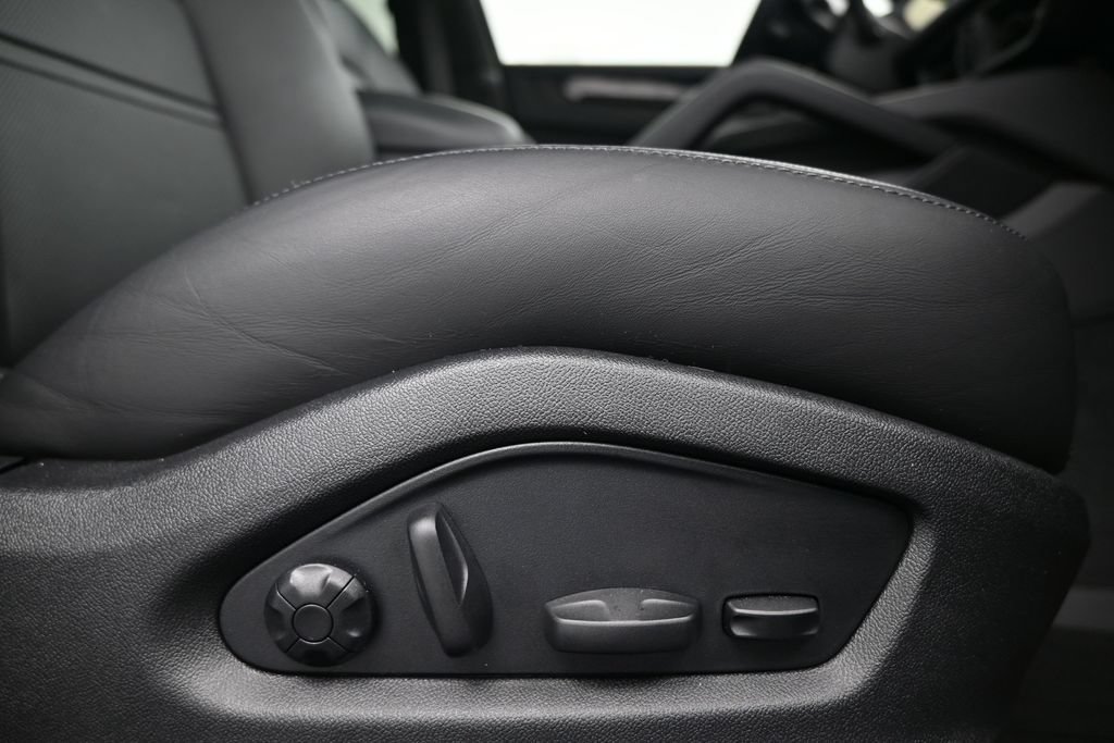 Certified 2026 Porsche Cayenne GTS AWD/4WD image 15