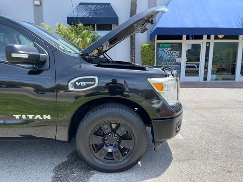 Used 2017 Nissan Titan SV RWD image 31
