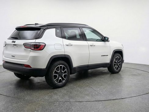 Used 2025 Jeep Compass Trailhawk AWD/4WD image 9