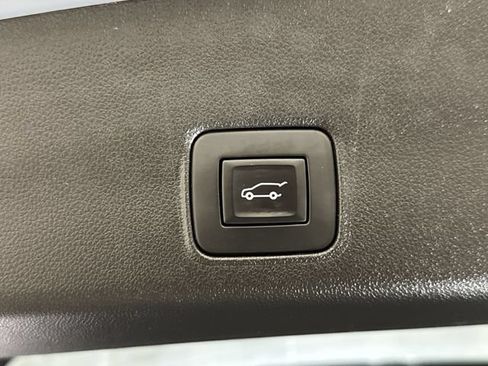 Used 2021 Chevrolet TrailBlazer RS w/ Sun and Liftgate Package FWD image 25