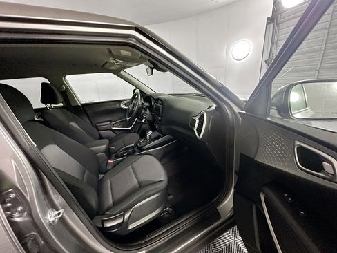 Used 2025 Kia Soul LX w/ LX Technology Package image 29