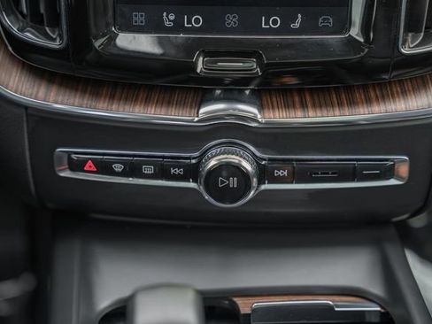 Certified 2023 Volvo XC60 B5 Plus w/ Climate Package AWD/4WD image 24