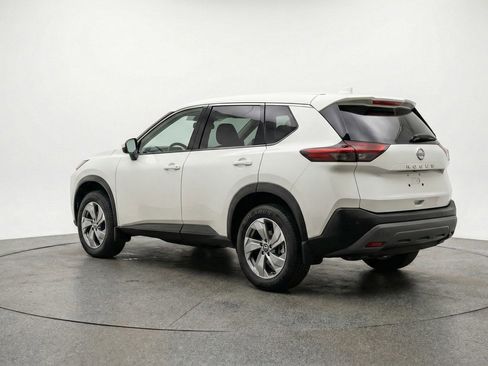 Used 2025 Nissan Rogue SV image 6