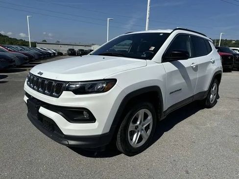 Used 2024 Jeep Compass Latitude AWD/4WD image 9