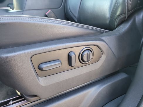 Used 2022 Chevrolet Silverado 1500 High Country w/ Technology Package image 19