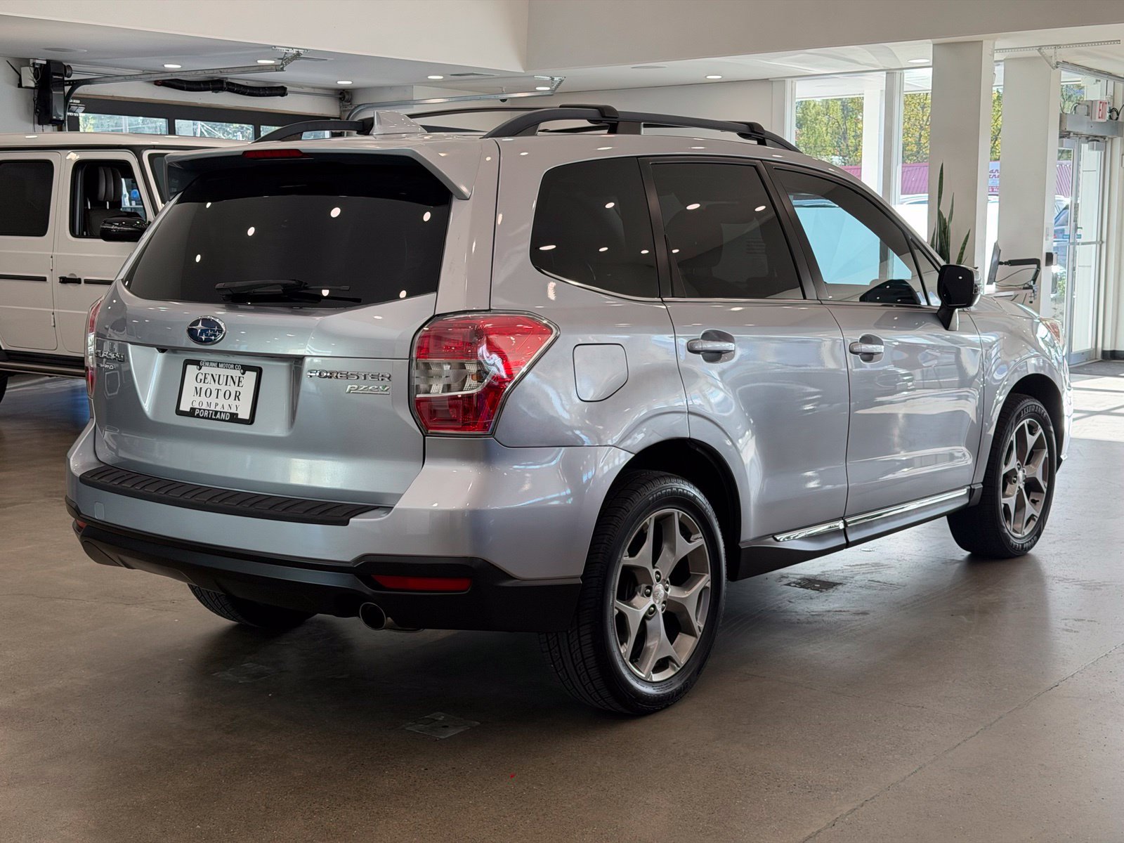 Used 2016 Subaru Forester 2.5i Touring w/ Eyesight & Navigation System AWD/4WD image 4