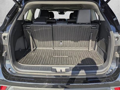 Used 2023 Toyota Highlander XLE image 30