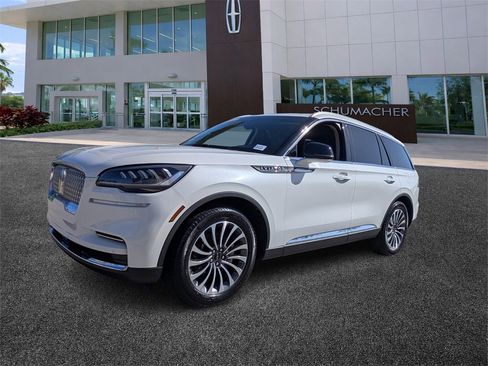 Used 2024 Lincoln Aviator Premiere w/ Premium Package image 3