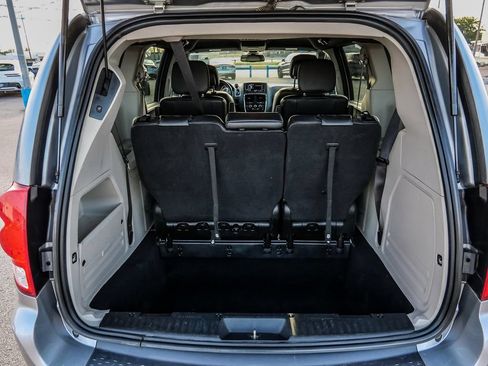 Used 2019 Dodge Grand Caravan SXT FWD image 13