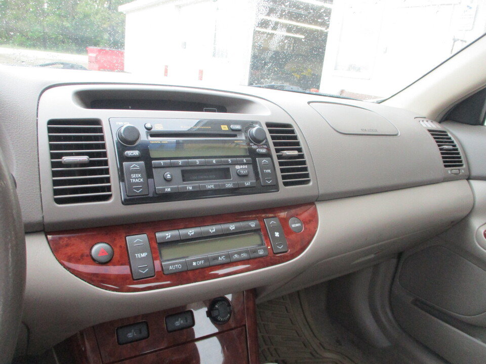 Used 2005 Toyota Camry XLE w/ VSC & Side Airbag Pkg FWD image 39