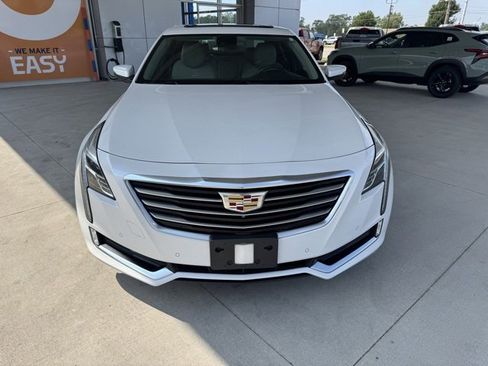 Used 2018 Cadillac CT6 Luxury image 2