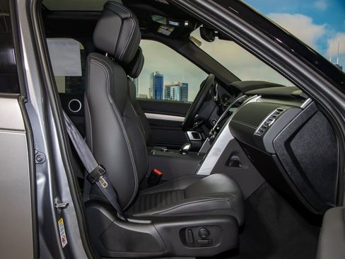 Certified 2025 Land Rover Discovery Dynamic SE image 22