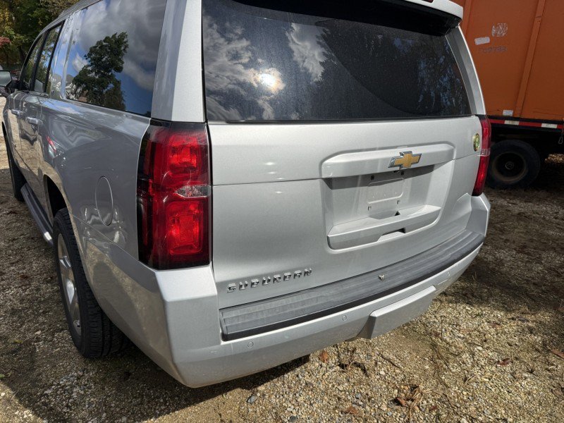 Used 2017 Chevrolet Suburban LT RWD image 2