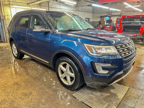 Used 2016 Ford Explorer XLT w/ Equipment Group 202A AWD/4WD image 2