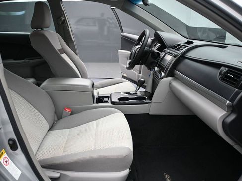 Used 2014 Toyota Camry LE FWD image 16