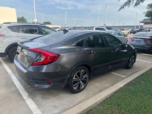 Used 2018 Honda Civic EX-T image 3