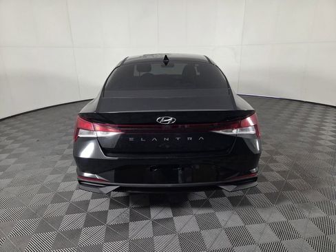 Used 2021 Hyundai Elantra SE image 7