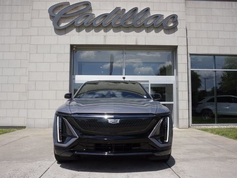 Used 2024 Cadillac Lyriq Sport AWD/4WD image 13