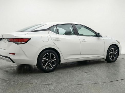 Used 2025 Nissan Sentra SV image 9