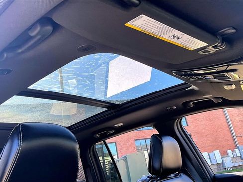 Used 2024 Jeep Grand Cherokee Limited w/ Black Appearance Package image 21