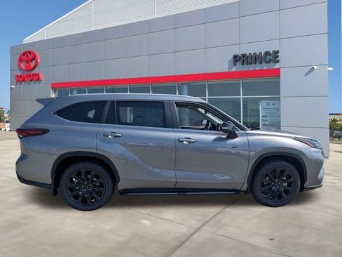 New 2026 Toyota Highlander XLE AWD/4WD image 3