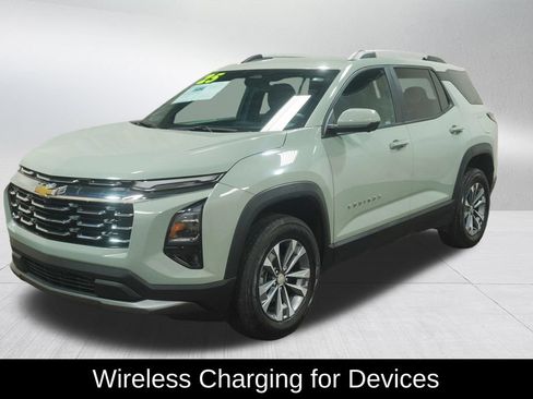Used 2025 Chevrolet Equinox LT w/ Convenience Package II FWD image 11