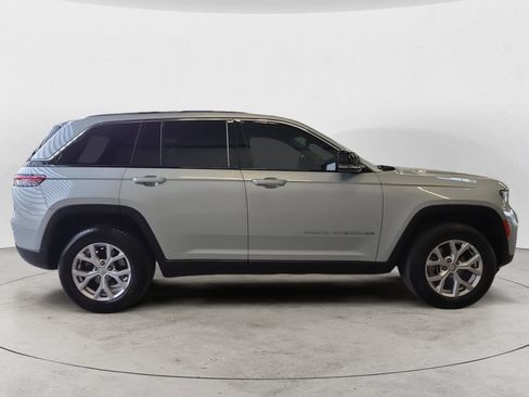 Used 2022 Jeep Grand Cherokee Limited AWD/4WD image 4