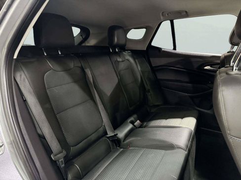 Used 2025 Chevrolet Trax LT w/ Sunroof Package FWD image 33