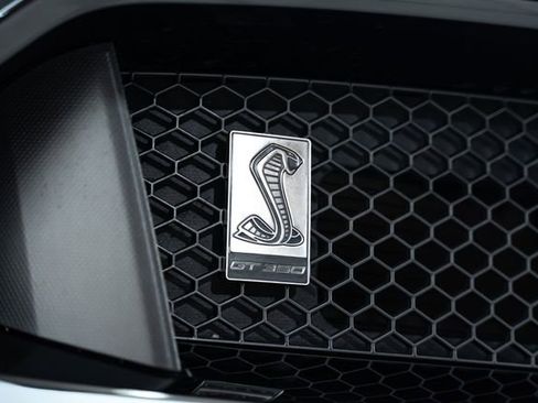 Used 2018 Ford Mustang Shelby GT350 w/ Convenience Package image 17