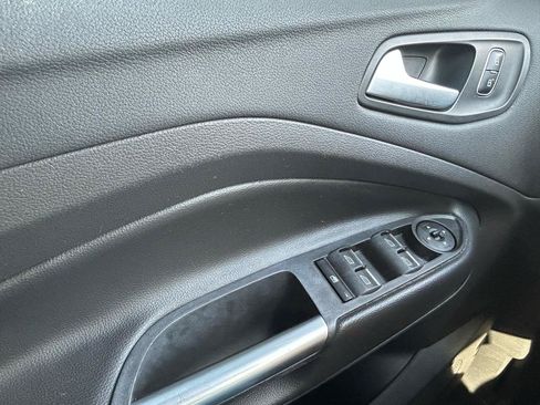 Used 2017 Ford Escape SE w/ Equipment Group 201A FWD image 27