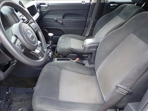 Used 2017 Jeep Compass Sport image 10