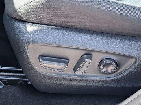 Used 2025 Toyota RAV4 XLE FWD image 24