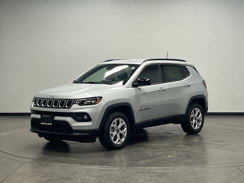 New 2026 Jeep Compass Latitude image 4