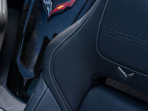 Used 2016 Chevrolet Corvette Z06 w/ 3LZ Preferred Equipment Group RWD image 21