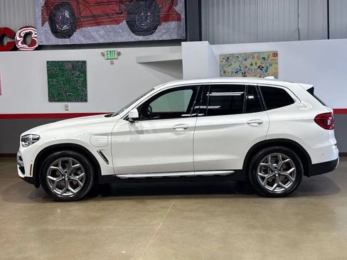 Used 2021 BMW X3 xDrive30e w/ Executive Package AWD/4WD image 4