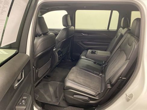 Used 2023 Jeep Grand Cherokee L Laredo image 21