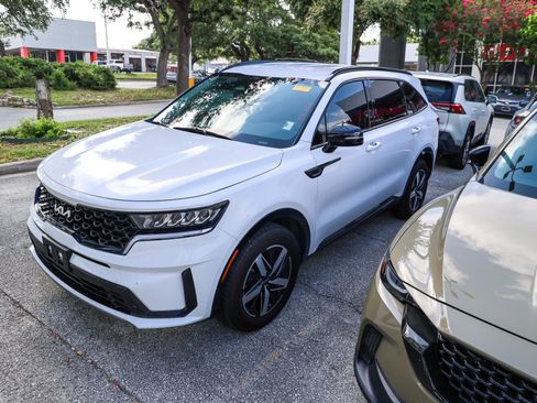Used 2023 Kia Sorento S FWD image 3