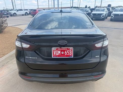 Used 2016 Ford Fusion SE FWD image 4